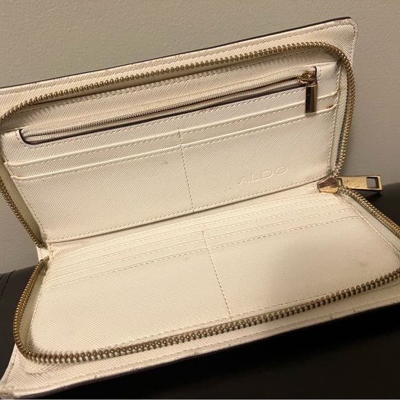 Aldo Large Wallet - Picture 4 of 8